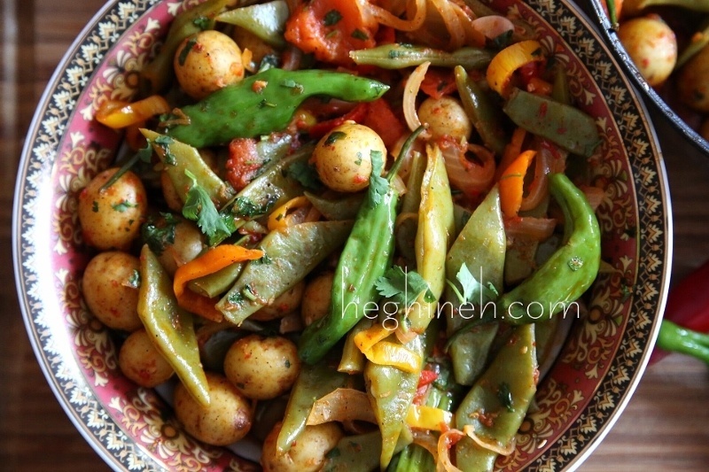 Green Beans and Potatoes in Tomato Sauce