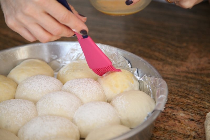 How to Make Homemade Dinner Rolls
