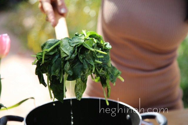 Spinach Fritters Recipe - Ohtsheh - Armenian Cuisine