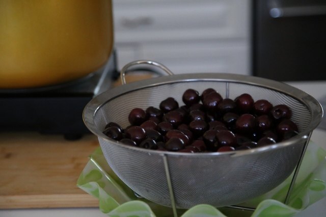 How To Make Cherry Compote