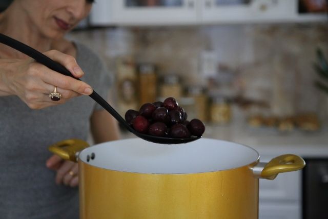 How To Make Cherry Compote