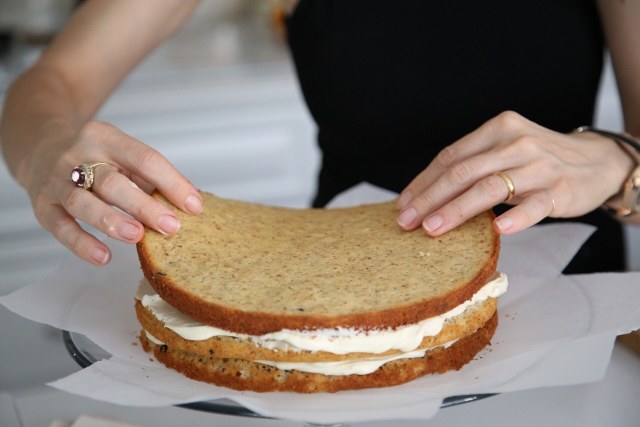 Cake Paulette - Heghineh Cooking Show