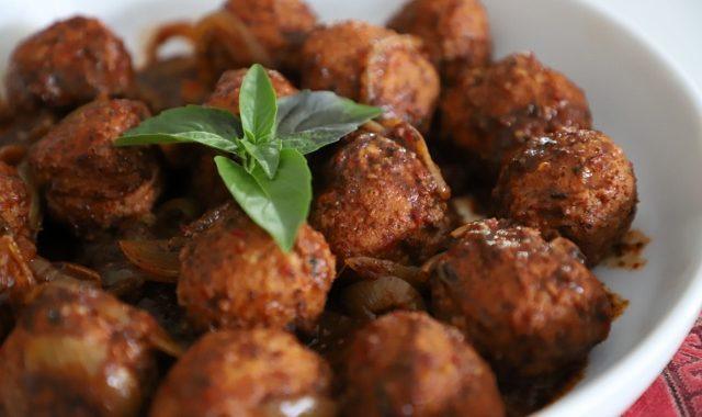 Sour Kololak Meatballs Recipe by Heghineh