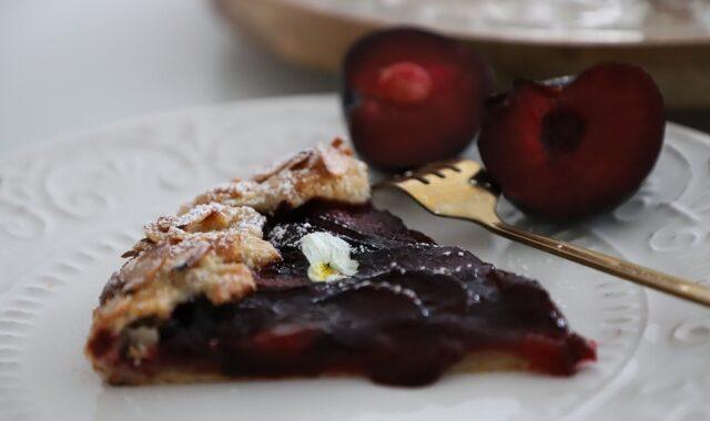 plum galette